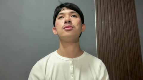 Snapshot of sweetguy102103 chatting on February 14, 2026, 9:39 am khrayan online show from February 14, 2026, 9:39 am