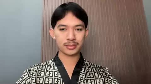 Snapshot of sweetguy102103 chatting on March 1, 2026, 2:02 am khrayan online show from March 1, 2026, 2:02 am