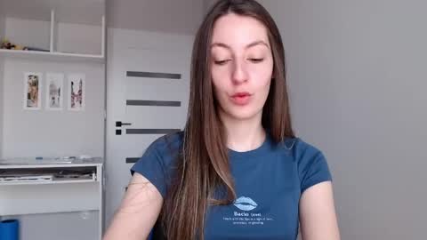 Snapshot of sweetheart_77 chatting on May 22, 2026, 7:37 am Emma online show from May 22, 2026, 7:37 am