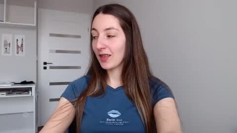 Snapshot of sweetheart_77 chatting on June 2, 2026, 9:33 am Emma online show from June 2, 2026, 9:33 am