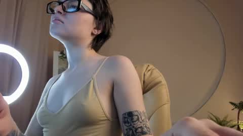 Kira online show from February 21, 2025, 6:48 pm