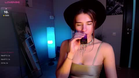 sweetie_catt online show from February 11, 2025, 12:27 pm