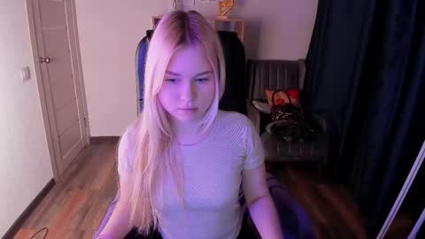 Snapshot of sweetie_mi chatting on February 19, 2026, 3:19 pm Mia online show from February 19, 2026, 3:19 pm