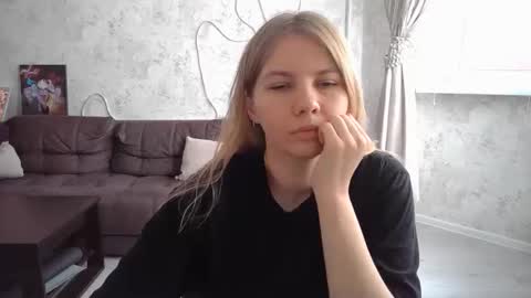 SweetieeFox online show from September 12, 2025, 6:46 am