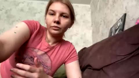 SweetieeFox online show from September 15, 2025, 6:24 am