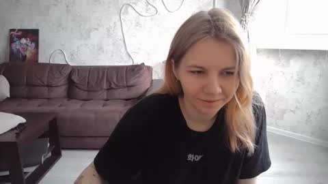 SweetieeFox online show from September 16, 2025, 6:14 am