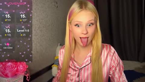 sweetie Lisa3 online show from December 6, 2024, 1:11 pm