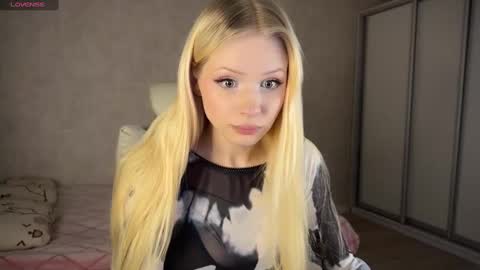 sweetie Lisa3 online show from March 12, 2025, 5:49 pm