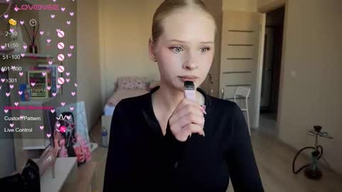 sweetie Lisa3 online show from September 11, 2025, 2:50 pm