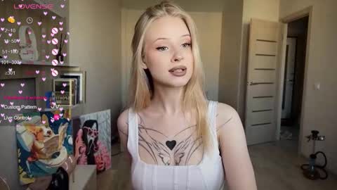 sweetie Lisa3 online show from September 19, 2025, 1:56 pm