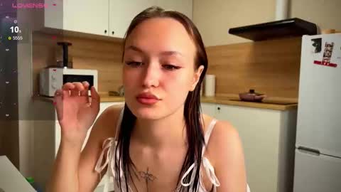 Eva and Lisa online show from September 14, 2025, 1:32 pm