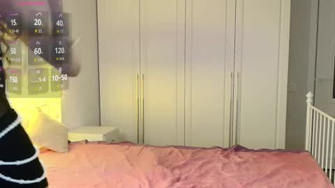 Nabilla online show from December 15, 2025, 11:36 am