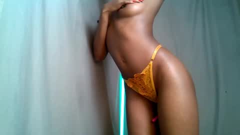 Snapshot of sweetl__ chatting on January 24, 2025, 11:12 pm Sweet Lisa online show from January 24, 2025, 11:12 pm