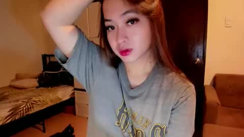 Snapshot of sweetlovepinay04 chatting on October 22, 2025, 2:50 pm Zoe online show from October 22, 2025, 2:50 pm