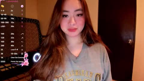 Snapshot of sweetlovepinay04 chatting on May 23, 2026, 8:51 am Zoe online show from May 23, 2026, 8:51 am