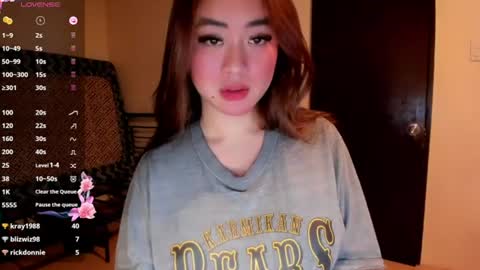 Snapshot of sweetlovepinay04 chatting on June 17, 2026, 1:01 pm Zoe online show from June 17, 2026, 1:01 pm