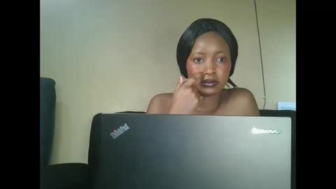 sweetmama06 online show from October 29, 2025, 12:18 pm