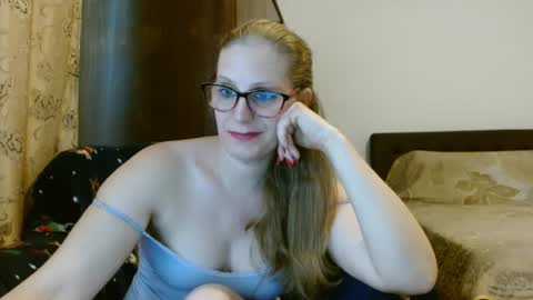 Snapshot of sweetmayaxoxo chatting on February 28, 2025, 12:52 pm sweetmayaxoxo online show from February 28, 2025, 12:52 pm