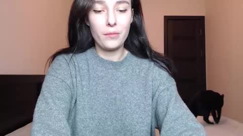 Snapshot of sweetmiaa chatting on December 3, 2025, 5:33 pm Mia online show from December 3, 2025, 5:33 pm