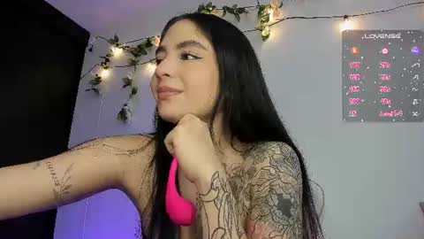 sweetmili133 online show from June 17, 2026, 1:23 pm