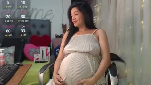 Snapshot of sweetmom12 chatting on January 23, 2025, 2:07 pm Sweetmom12 online show from January 23, 2025, 2:07 pm