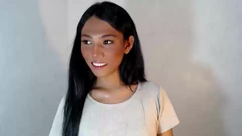 Snapshot of sweetmorena_xox chatting on October 18, 2025, 11:44 am Nia online show from October 18, 2025, 11:44 am