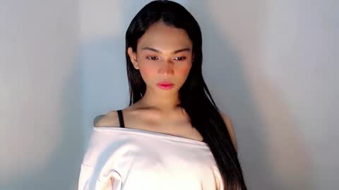 Snapshot of sweetmorena_xox chatting on October 19, 2025, 12:50 pm Nia online show from October 19, 2025, 12:50 pm