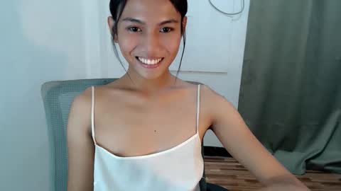 Snapshot of sweetmorena_xox chatting on November 8, 2025, 11:32 am Nia online show from November 8, 2025, 11:32 am