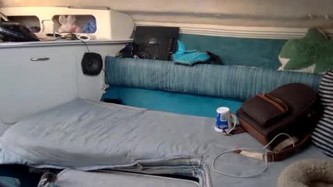 WeAim2PZzz online show from February 28, 2025, 11:01 pm