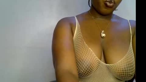 Snapshot of sweetpetitgirl chatting on February 23, 2026, 7:22 pm LILY BRANDY online show from February 23, 2026, 7:22 pm