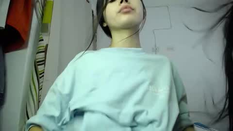 Snapshot of sweetpink1_ chatting on September 18, 2025, 2:57 am Caro Lily online show from September 18, 2025, 2:57 am