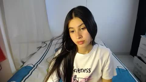 Snapshot of sweetpink1_ chatting on October 19, 2025, 9:15 pm Caro Lily online show from October 19, 2025, 9:15 pm