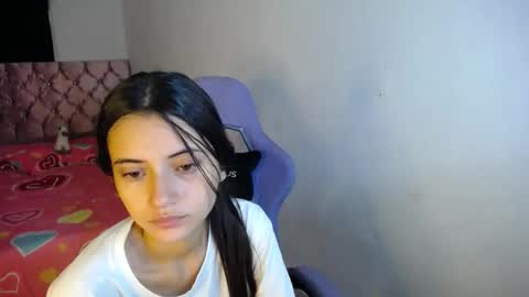 Snapshot of sweetpink1_ chatting on October 25, 2025, 5:30 pm Caro Lily online show from October 25, 2025, 5:30 pm