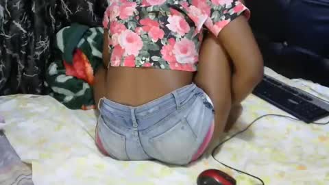 Snapshot of sweetqueen04 chatting on December 14, 2024, 1:05 pm princess Nelly online show from December 14, 2024, 1:05 pm