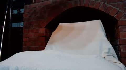 Sweet Red Berries online show from January 18, 2026, 12:42 pm