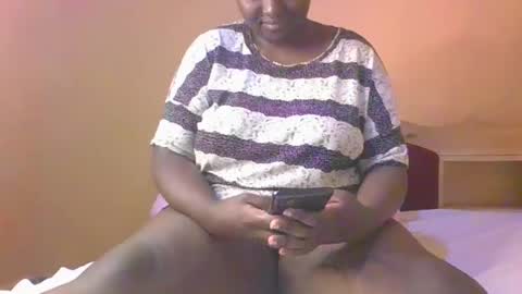 Snapshot of sweetrose2049 chatting on February 19, 2026, 1:12 am Rose Watetu online show from February 19, 2026, 1:12 am