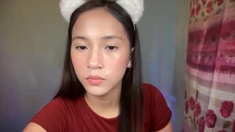 Mia online show from November 28, 2025, 3:25 pm