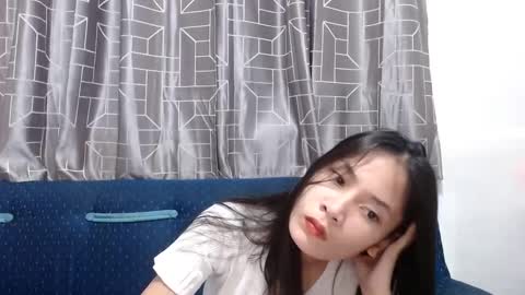 Mia online show from December 8, 2024, 11:03 am