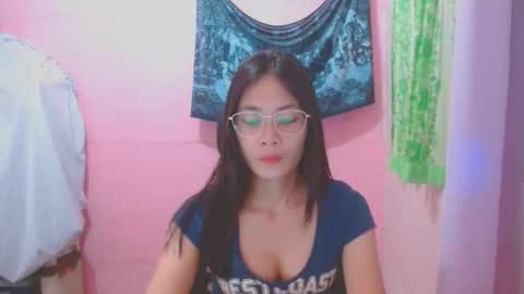 Mia online show from May 15, 2026, 12:45 pm