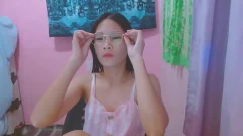 Mia online show from May 27, 2026, 12:46 pm