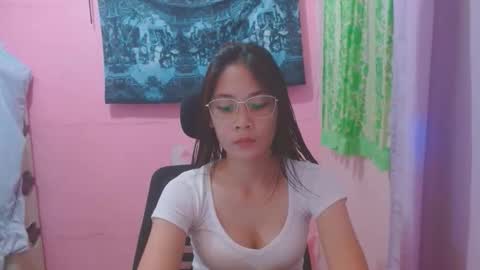 Mia online show from May 31, 2026, 4:09 am