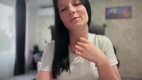 Snapshot of sweetshy99 chatting on June 3, 2026, 2:33 pm Sweet Shy online show from June 3, 2026, 2:33 pm