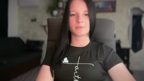 Snapshot of sweetshy99 chatting on June 11, 2026, 6:17 pm Sweet Shy online show from June 11, 2026, 6:17 pm