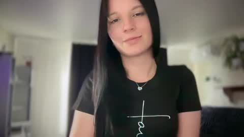 Snapshot of sweetshy99 chatting on June 17, 2026, 2:40 pm Sweet Shy online show from June 17, 2026, 2:40 pm