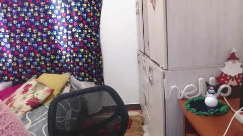 Sweet online show from December 5, 2025, 7:21 pm