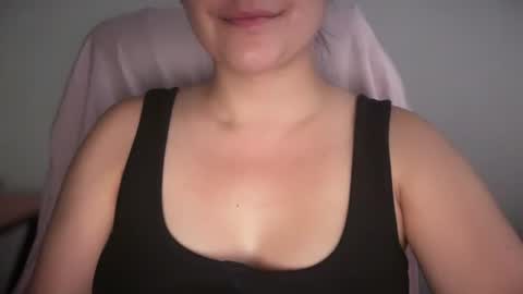 Snapshot of sweetssmashed chatting on June 23, 2026, 8:40 pm sweetssmashed online show from June 23, 2026, 8:40 pm