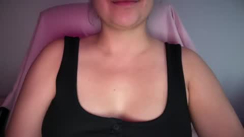 Snapshot of sweetssmashed chatting on July 15, 2026, 12:05 am sweetssmashed online show from July 15, 2026, 12:05 am