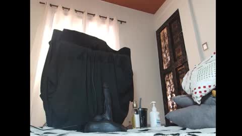 Snapshot of sweett_17 chatting on November 22, 2025, 4:06 pm dulce online show from November 22, 2025, 4:06 pm