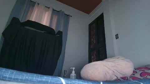 Snapshot of sweett_17 chatting on June 9, 2026, 9:37 pm dulce online show from June 9, 2026, 9:37 pm