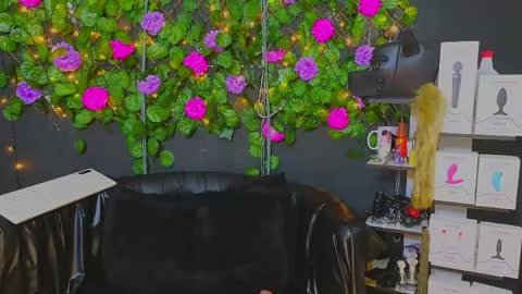 Molly -  INDEPENDENT MODEL online show from June 4, 2026, 8:31 am